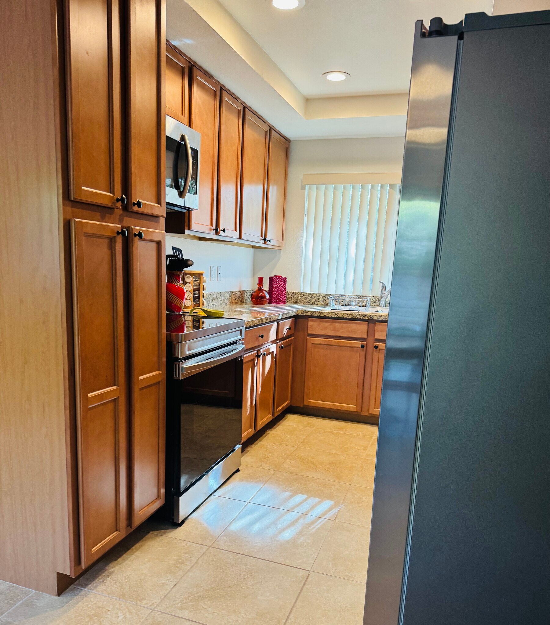 Building Photo - 1486 E Palm Tree Dr