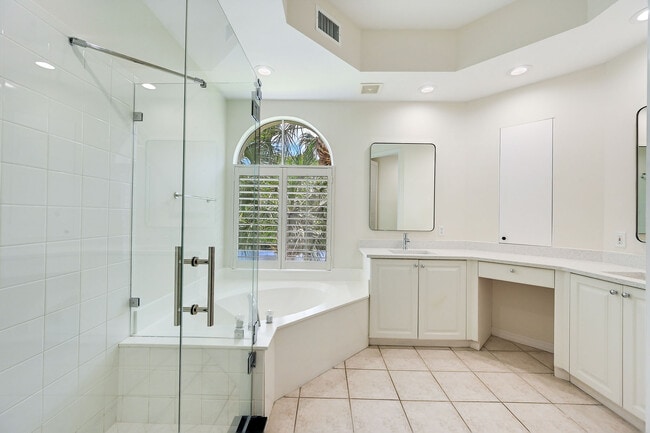 Building Photo - 1580 Clermont Dr