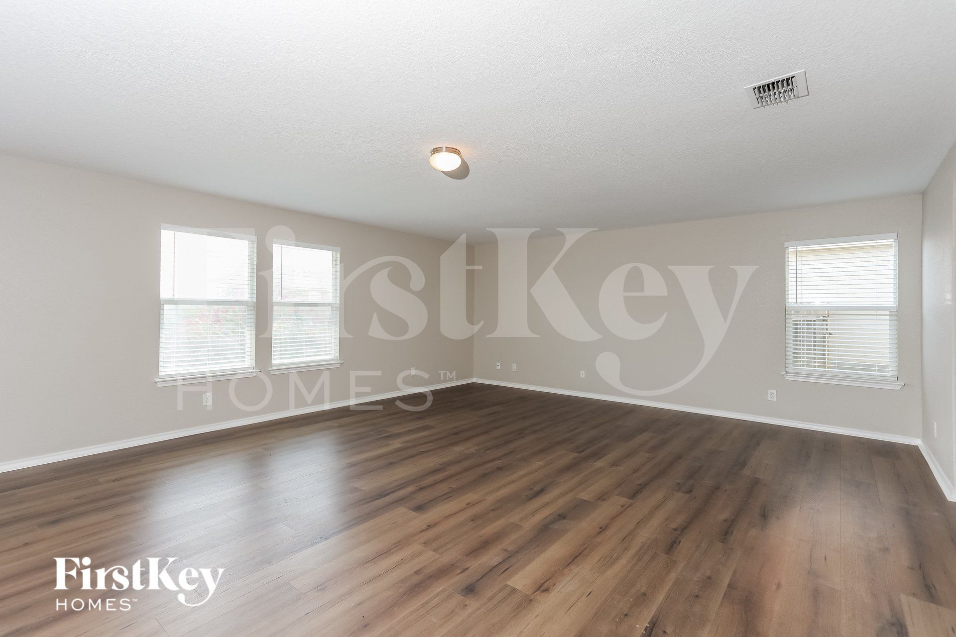 Building Photo - 466 Dolly Dr