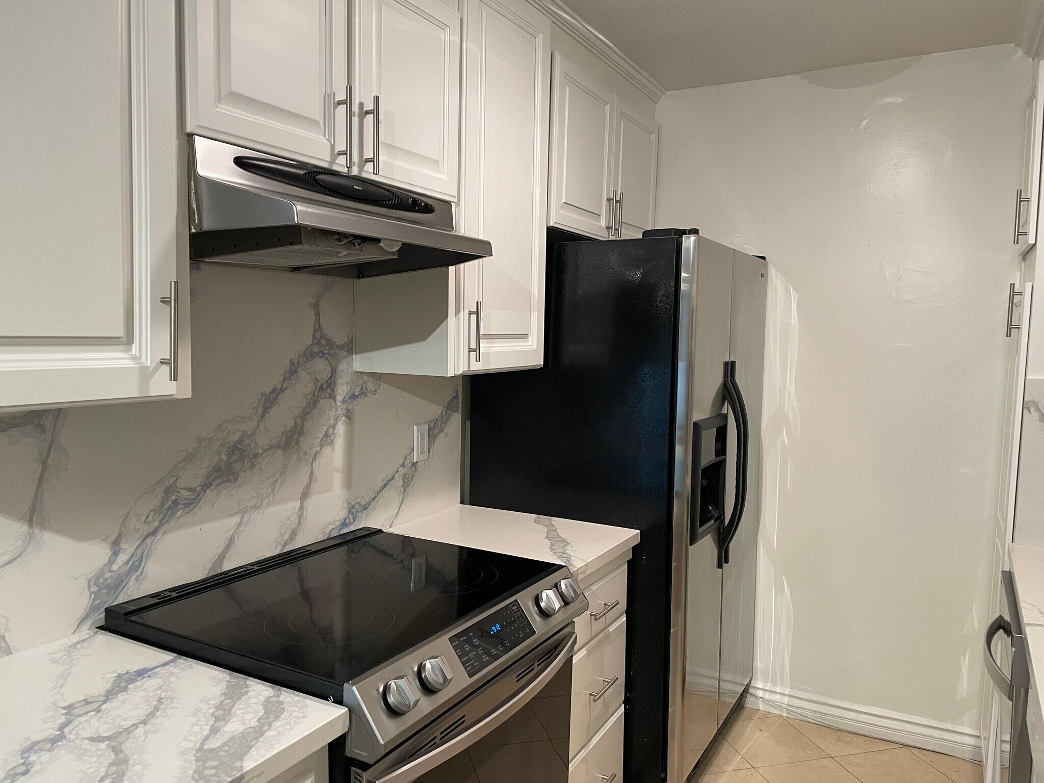 Building Photo - 1831 Barry Ave