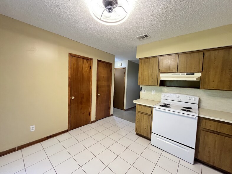 Building Photo - 7496 Necia Dr S