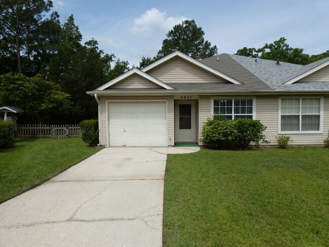 Primary Photo - Adorable 2 Bedroom Convenient To Everything