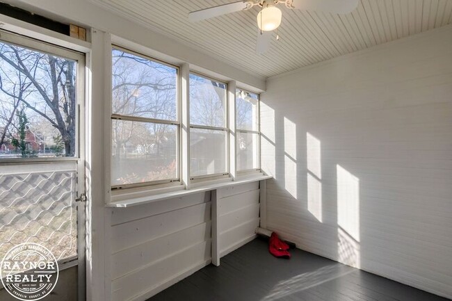 Building Photo - 433 Norvell St