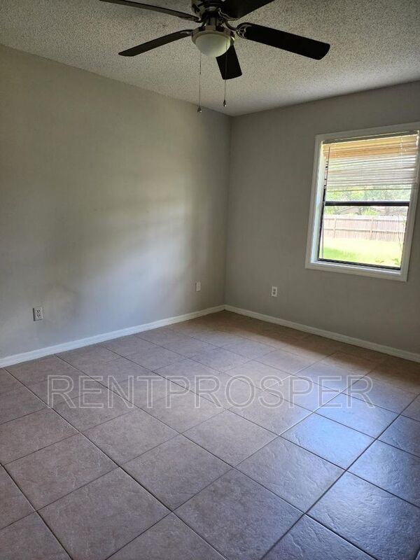 Building Photo - 3816 Sutters Mill Circle