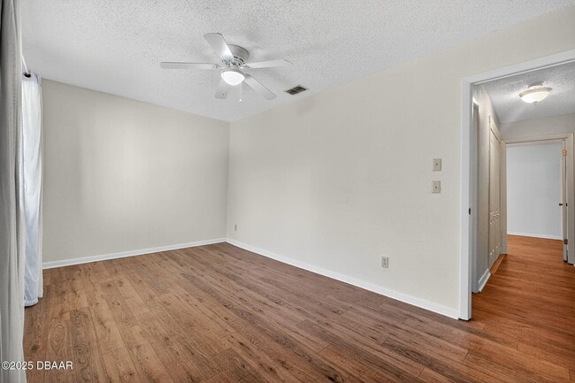 Building Photo - 12 Glen Arbor Park