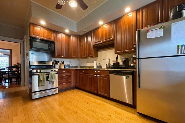 Building Photo - 3727 N Lakewood Ave