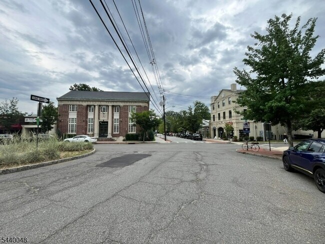 Building Photo - 485 Valley Rd