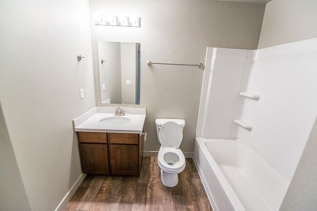 Building Photo - The Overlook in Herriman - Gorgeous Townhome