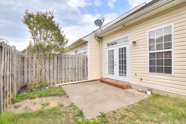 Building Photo - 3 Bedroom Townhouse in Evans