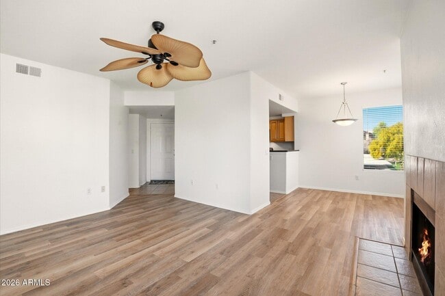 Building Photo - 4925 E Desert Cove Ave