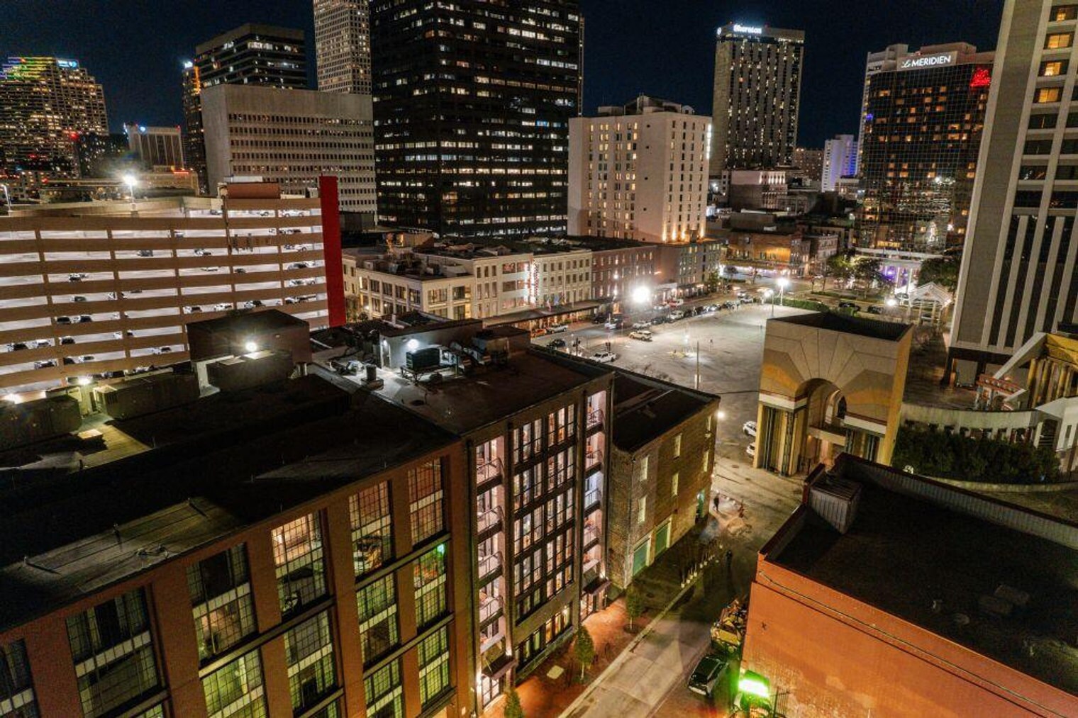 Building Photo - 611 Commerce St