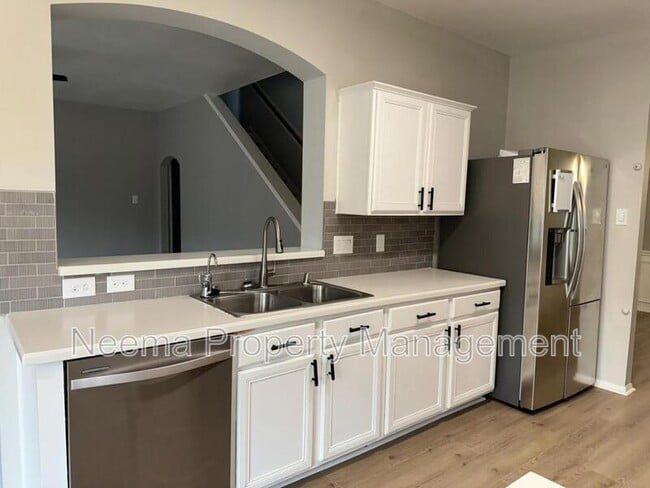 Building Photo - 3230 Vanity Dr