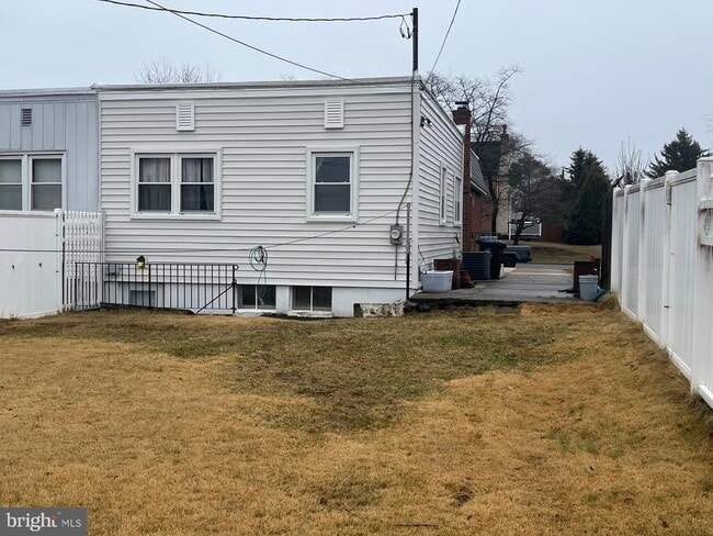 Building Photo - 1839 Powell St