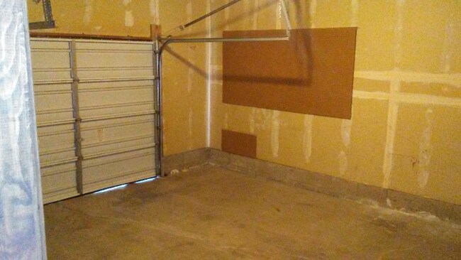 Building Photo - 706 S 4th St