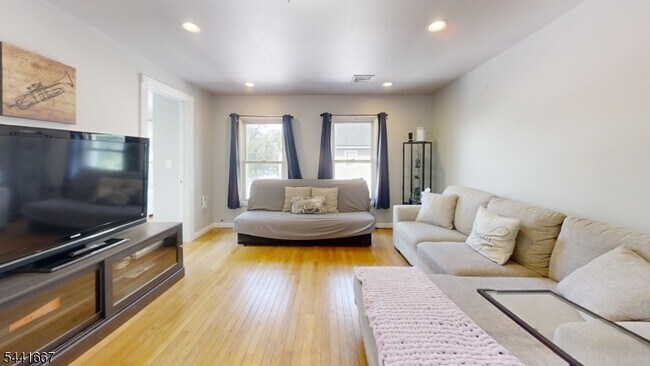 Building Photo - 408 Forest St