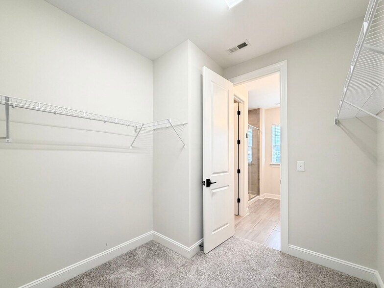 Building Photo - 829 Amley Pl