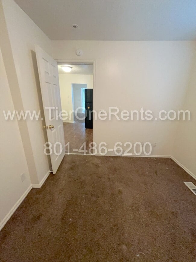 Building Photo - This property offers a NO DEPOSIT option a...