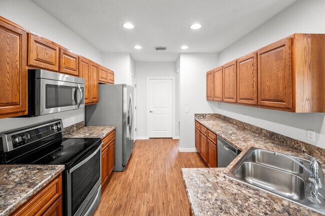 Building Photo - 1621 Town Park Ct