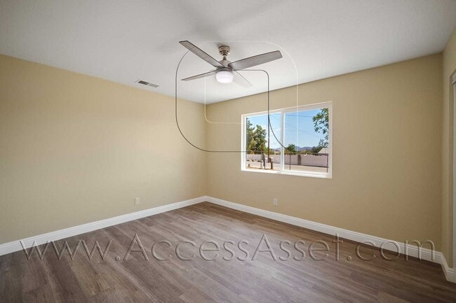 Building Photo - Large Lot! 2 Bed/ 1 Bath Single Family Property!