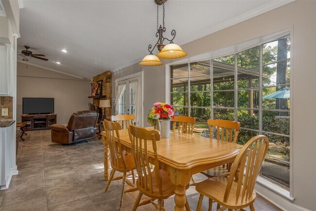 Building Photo - Available Now in Beautiful Southern Hills!