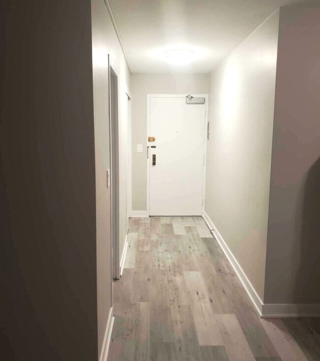 Building Photo - 3550 N Lake Shore Dr