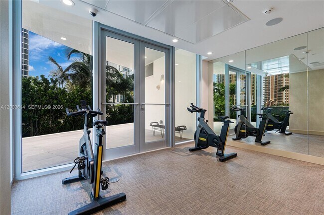 Building Photo - 17550 Collins Ave