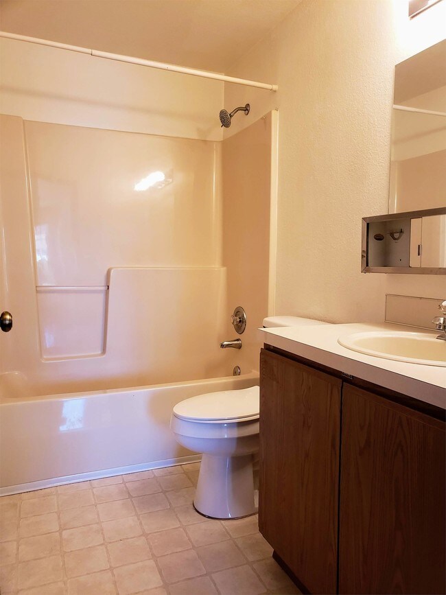 Building Photo - 1108 E Maryland St