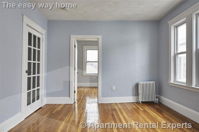 Building Photo - 52 Mansfield St