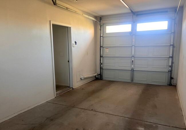 Building Photo - Unfurnished Long Term Pool Home