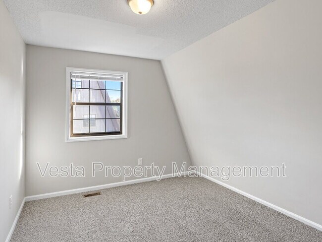 Building Photo - 588 Ray Hill Rd