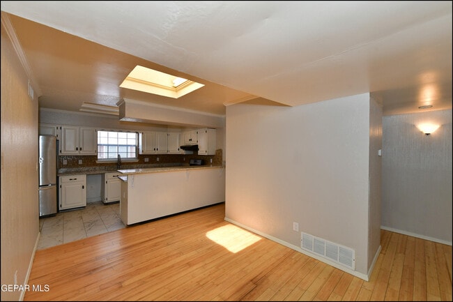 Building Photo - 5534 Oakbriar Cir