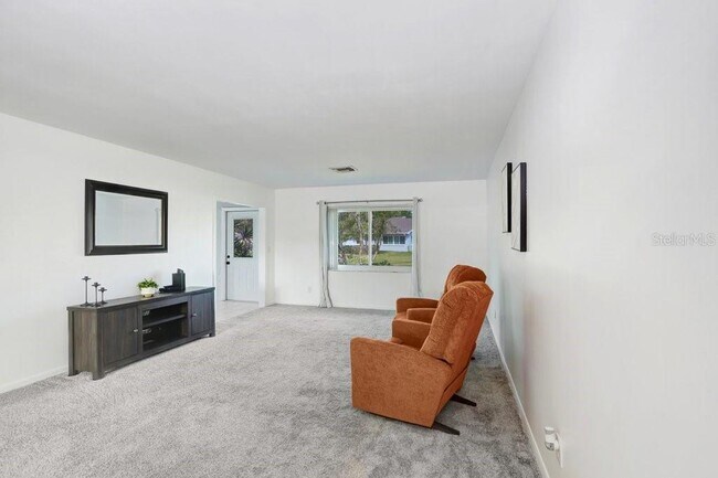 Building Photo - 2306 Lancaster Dr