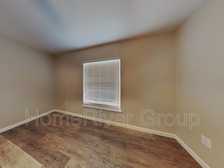 Building Photo - 915 Marlboro Dr