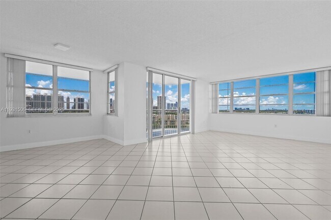 Building Photo - 18081 Biscayne Blvd