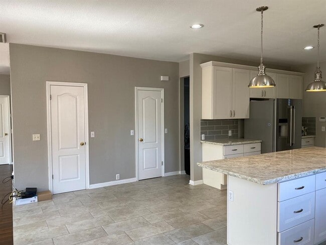Building Photo - 8800 Rattlebush Cove