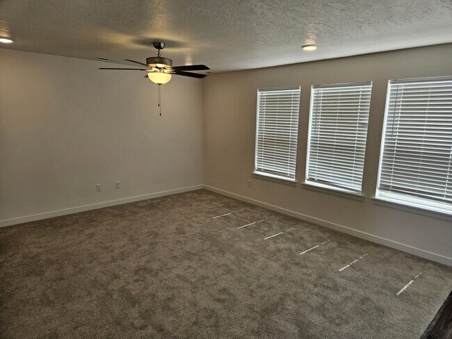 Building Photo - Welcome to this spacious 4 bedroom, 3 bathroom home located in Caldwell, ID.