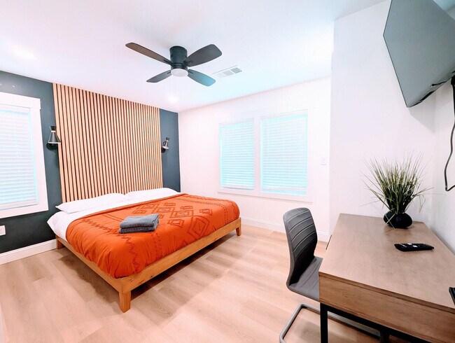 Building Photo - 10 Burnett Ferry Rd SW