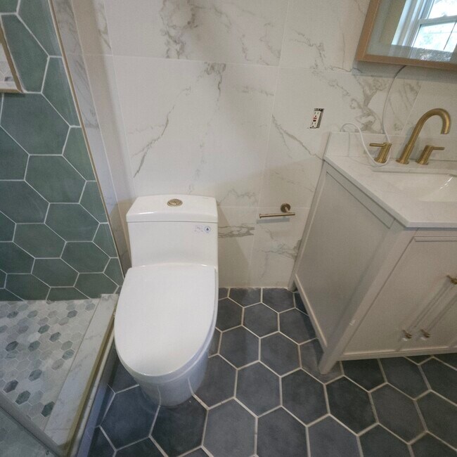 Building Photo - 214 Hermitage St