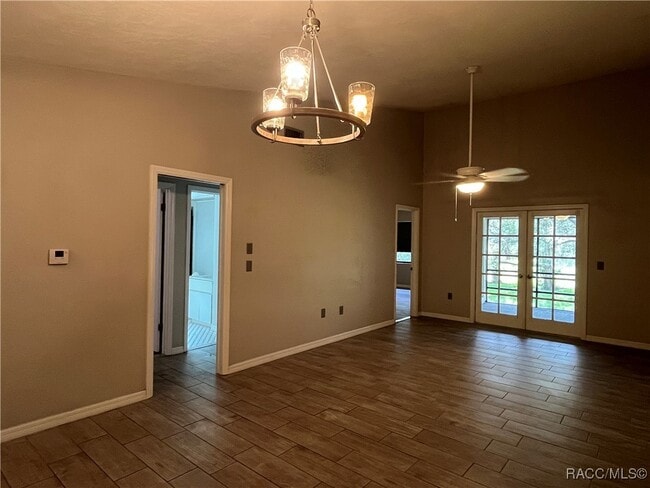 Building Photo - 600 E Gilchrist Ct