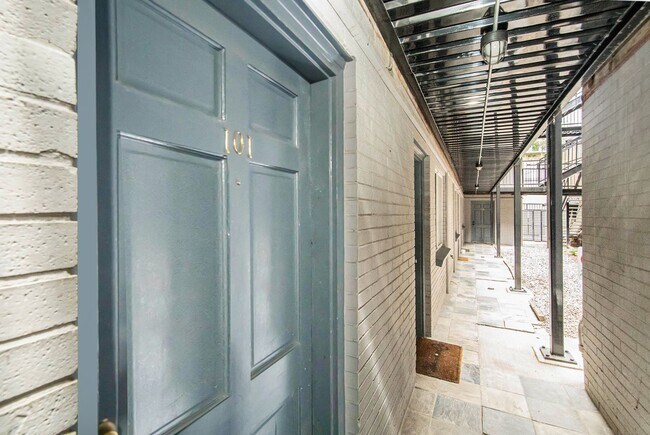 Building Photo - Beautiful 1 Bed, 1 Bath Condo on Speer- Cherry Creek Area