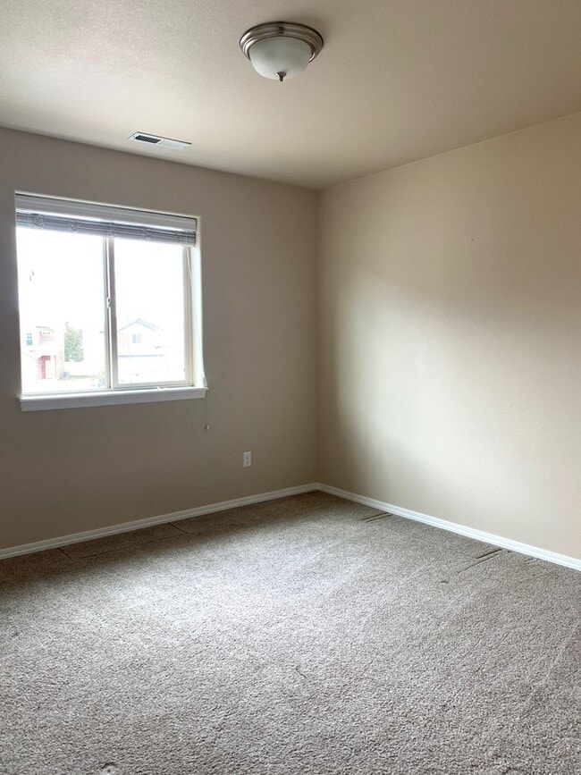 Building Photo - 597 S Grey Pine Ln