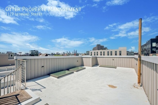 Building Photo - 1127 Leopard St