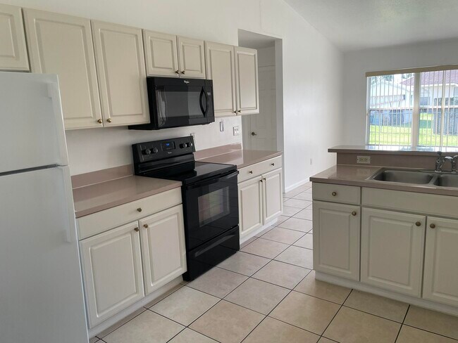 Building Photo - 4448 NW Bighorn Ave