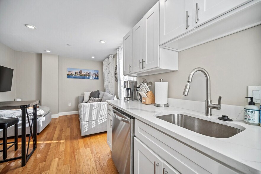 Building Photo - 169 Endicott St