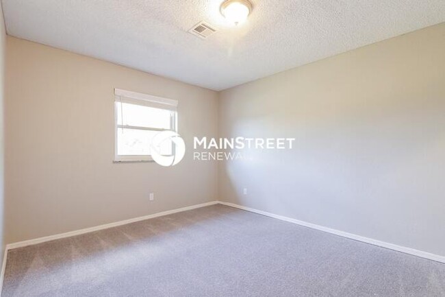 Building Photo - 1113 N Patterson Dr