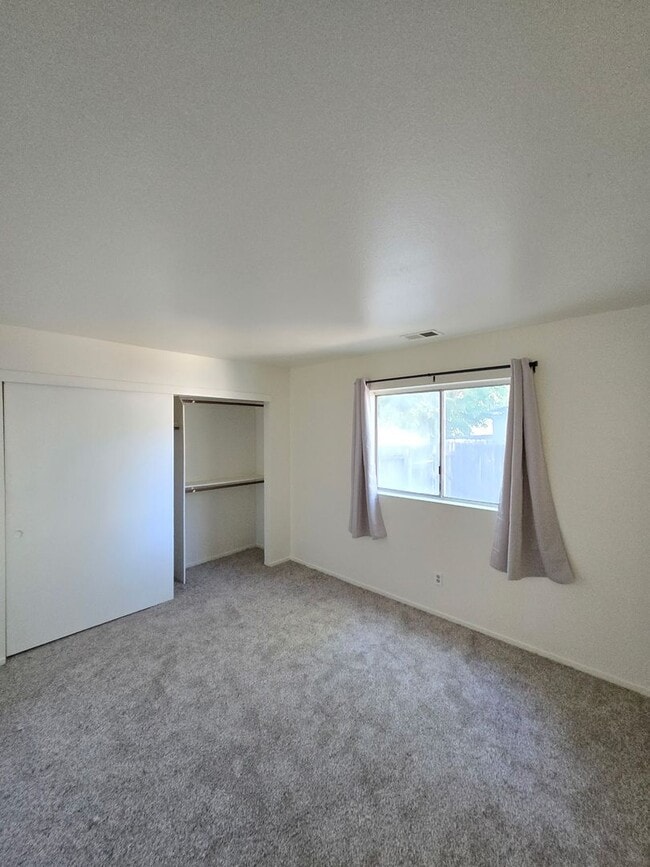 Building Photo - 1275 Alicia Cir