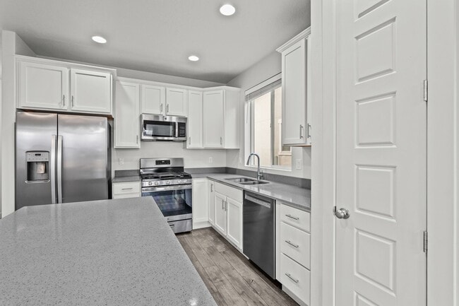 Building Photo - Beautiful 5 Bed / 3 Bath Single-Family Home in Lindon