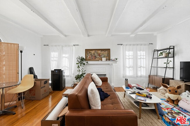 Building Photo - 8544 Saturn St