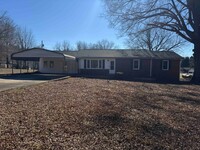 Building Photo - W. Statesville Area - 3BA / 2BA + Carport