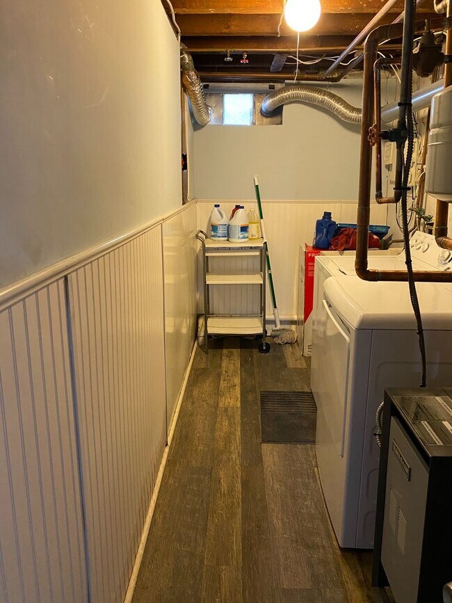 Building Photo - Gorgeous 3-Bedroom Townhouse in Ardmore! Available mid-September!